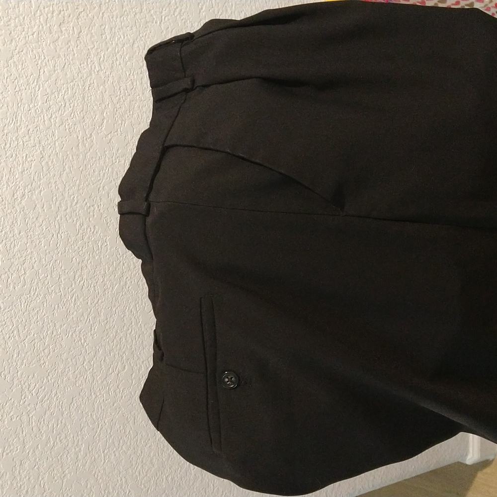 Van Heusen 44 x 30 black dress pants. Good Condition!